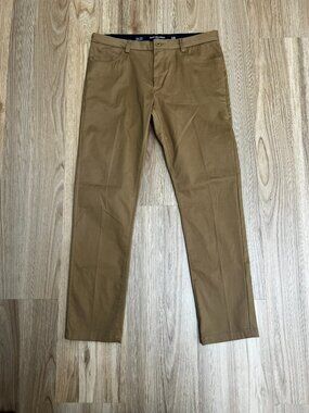 NWOT Van Heusen Mens Slim Fit Tech Khakis